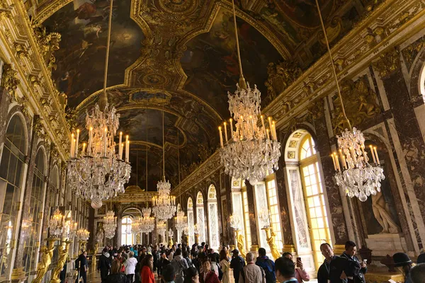 Paris France Oct 2019 Low Angle Shot Chandeliers Ceilings Palace — Stock Photo, Image