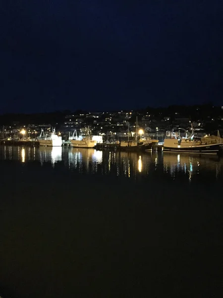 Una Bella Foto Della Notte Sulla Costa Della Città — Foto Stock