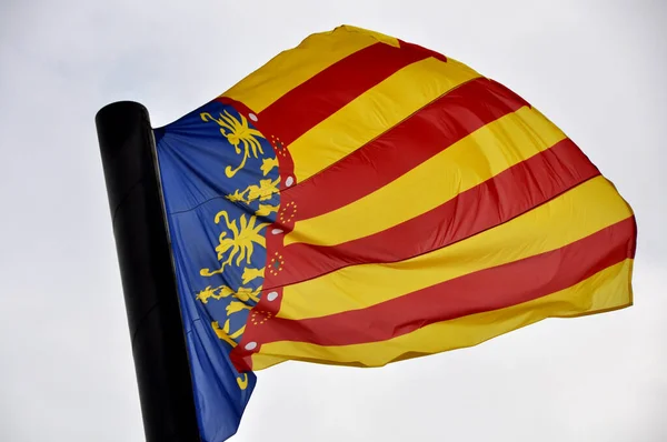 Valencia Bayrağı Rüzgarda Dalgalanıyor — Stok fotoğraf