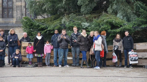 Amsterdam Países Bajos Ene 2012 Gente Viendo Actuaciones Callejeras Plaza — Foto de Stock