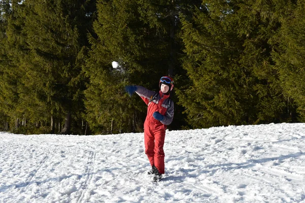 Bukovel Ucrania Febrero 2021 Niño Jugando Una Bola Nieve Los —  Fotos de Stock