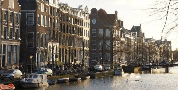 Amsterdam Nizozemsko Listopadu 2011 Krásný Výhled Kanál Loděmi Pobřežními Budovami — Stock fotografie