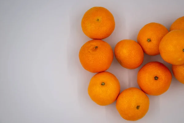 Una Vista Superior Mandarinas Frescas Sobre Fondo Blanco — Foto de Stock