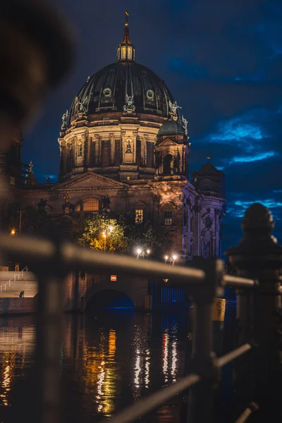 Eine Vertikale Aufnahme Des Berliner Doms Berlin Deutschland Während Der — Stockfoto