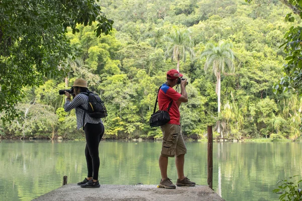 Two Hispanic Tourists Taking Picture Beautiful Lake Digital Cameras — Stockfoto