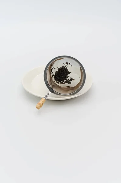 White Plate Tea Metal Filter Tea Leaves White Background — 스톡 사진