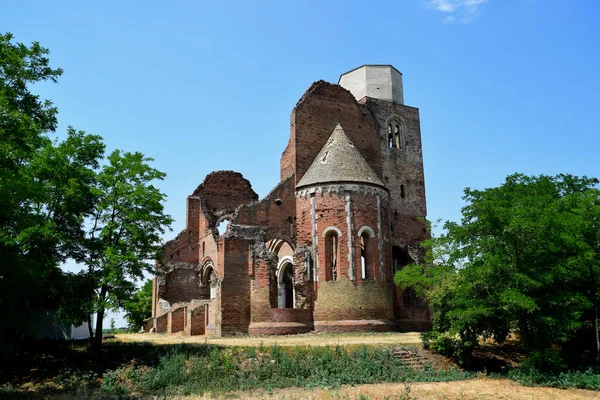 Novi Becej Serbia 2021年7月10日 2021年7月10日我作为一个旅游胜地访问了这个修道院 这座修道院建于1230年 现在只剩下一片废墟 是一座文化古迹 — 图库照片