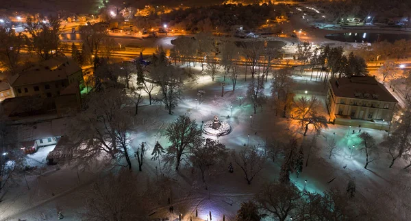 Uma Vista Aérea Cidade Coberta Neve Durante Tempestade Neve Noite — Fotografia de Stock