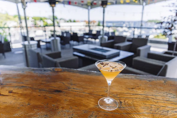 Absolutely Stunning Views Rooftop Bar Featuring Craft Chocolate Martini — Foto Stock