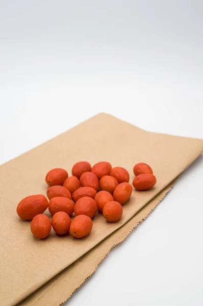 Deliciosos Tomates Bio Orgánicos Gatterini Frescos Sabrosos Con Papel Marrón —  Fotos de Stock