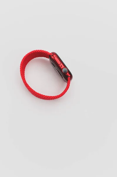 Inverigo Italien November 2021 Isoliertes Apple Uhrenprodukt Rot Auf Weißer — Stockfoto