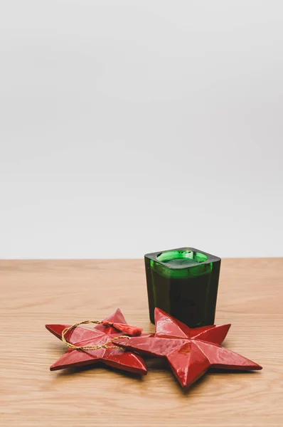 Green Candle Red Painted Decorative Wooden Star Wooden Background Copy — 스톡 사진