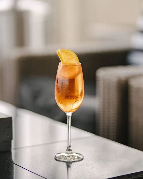 Dieser Craft Cocktail Aus Orangen Und Champagner Lässt Einem Schon — Stockfoto