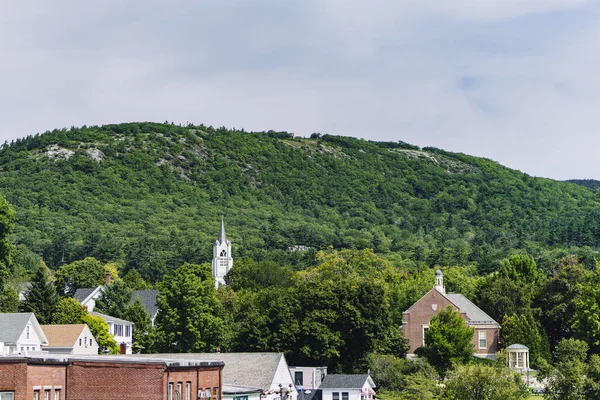 Mountain Beautiful Backdrop Storybook Town Looks Though Should Painting — Fotografia de Stock