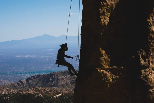 Rock Climber Cleaning Route Mount Lemmon Tucson — 스톡 사진