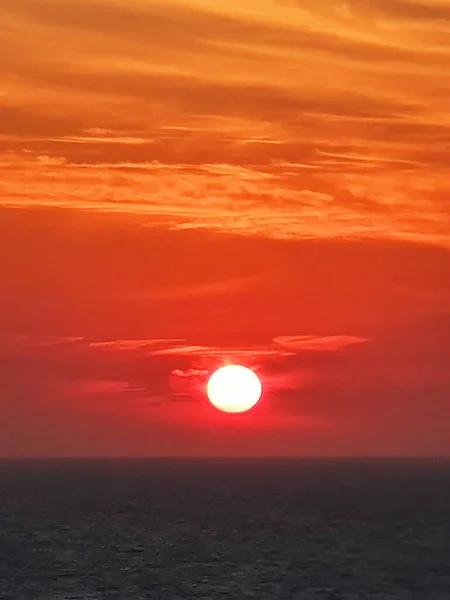 Beautiful Bright Orange Sunset Sky — стоковое фото