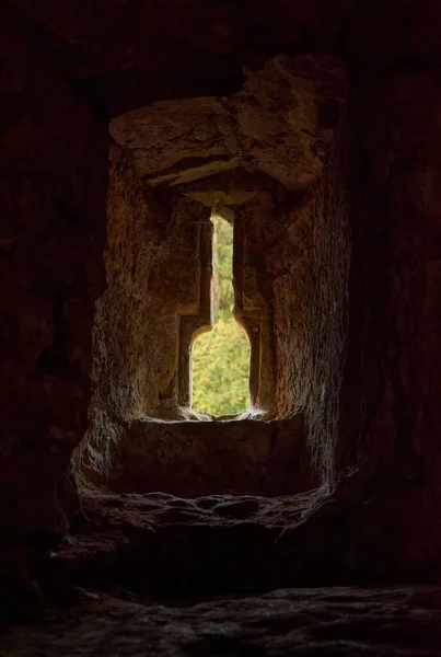 Plano Vertical Una Hermosa Ventana Antigua Castillo Beaufort Norte Luxemburgo — Foto de Stock