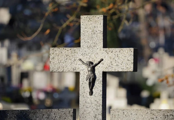 Detailní Záběr Betonového Kříže Hřbitově Polsku — Stock fotografie