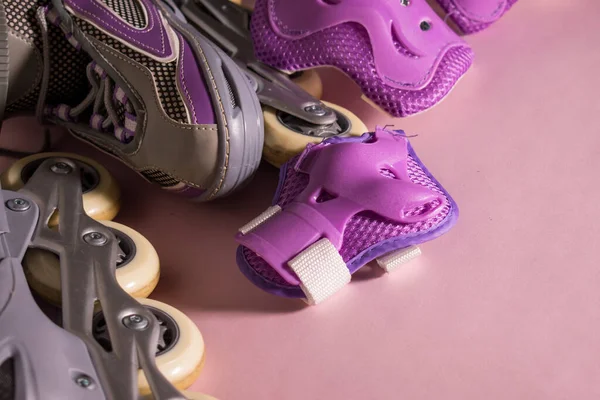 Close Shot Pair Purple Skates — стоковое фото