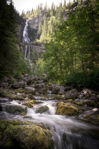 Vertical Shot Beautiful Waterfall Northern Sweden Water Splashes Fettjeafallet — Stockfoto