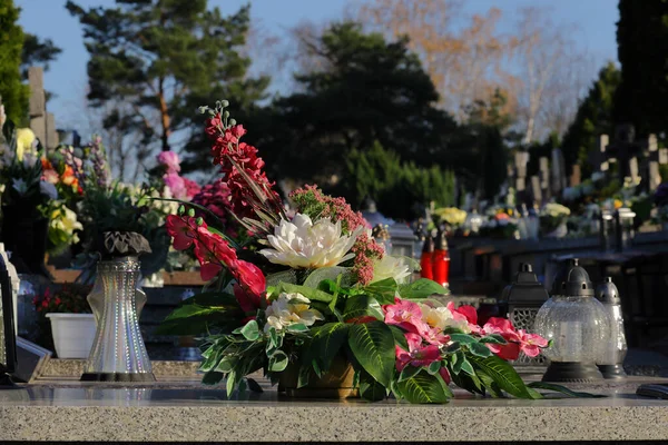 Beautiful Shot Floral Arrangements Cemetery Poland — Stockfoto