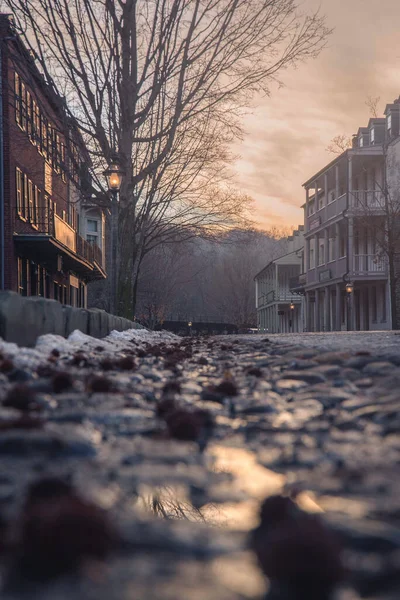 Vertical Shot Muddy Street Cloudy Sunset Sky Winter — Φωτογραφία Αρχείου