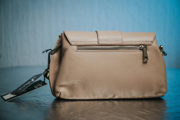 Closeup Beige Leather Female Handbag Table — Stock Photo, Image