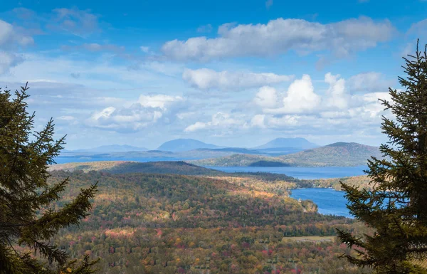 View Moosehead Lake Early Fall Foliage Maine United States — стоковое фото