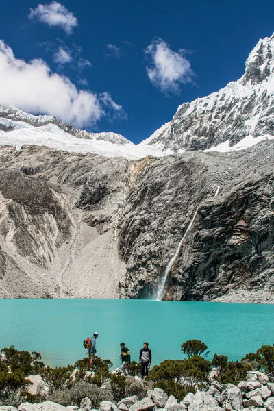 Beautiful View Lake Surrounded Rocky Mountains Huascaran National Park Huallin — Fotografia de Stock