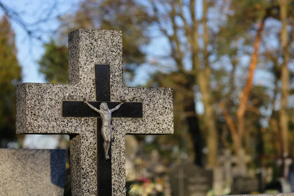 Detailní Záběr Betonového Kříže Hřbitově Polsku — Stock fotografie