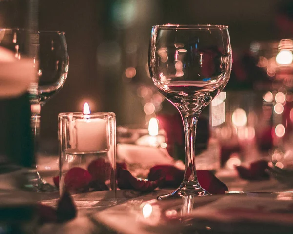 Empty Wine Glass Candle Background Romantic Lights — стоковое фото
