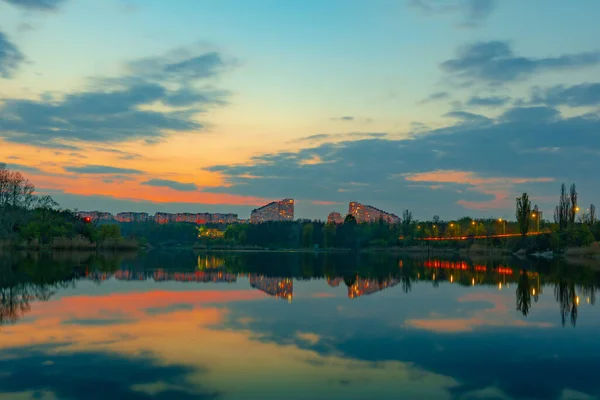 Landscape Lake Surrounded Buildings Lights Evening Chisinau Moldova — Stockfoto