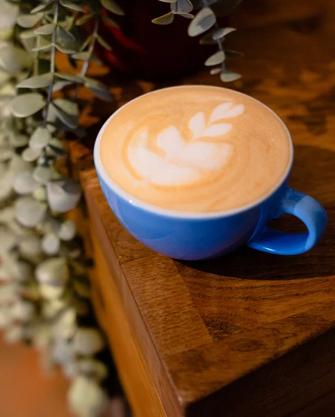 Vertical Shot Cup Latte Coffee Art — Φωτογραφία Αρχείου