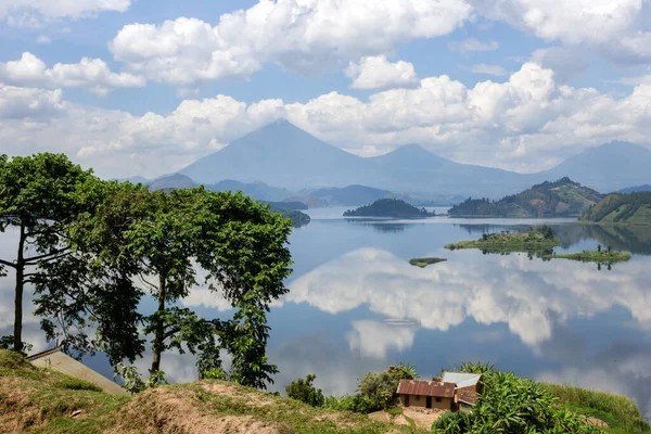 Beautiful Shot Reflection White Clouds Lake Africa — Foto Stock