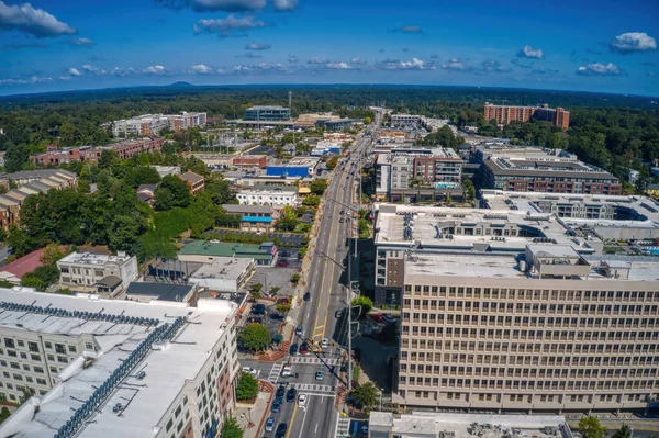 Aerial View Atlanta Suburb Sandy Springs Blue Sky Tiny Clouds — Zdjęcie stockowe