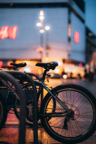 Vertical Shot Bikes Bicycle Rack Night — Zdjęcie stockowe