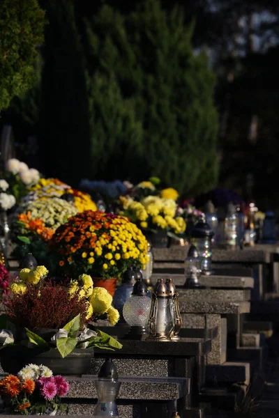 Vacker Bild Blomsterarrangemang Kyrkogård Polen — Stockfoto