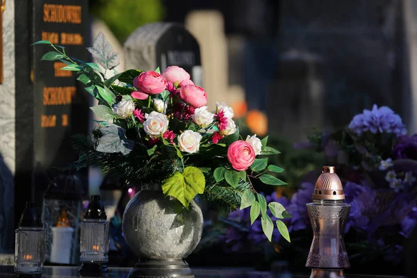 Una Hermosa Foto Arreglos Florales Cementerio Polonia — Foto de Stock