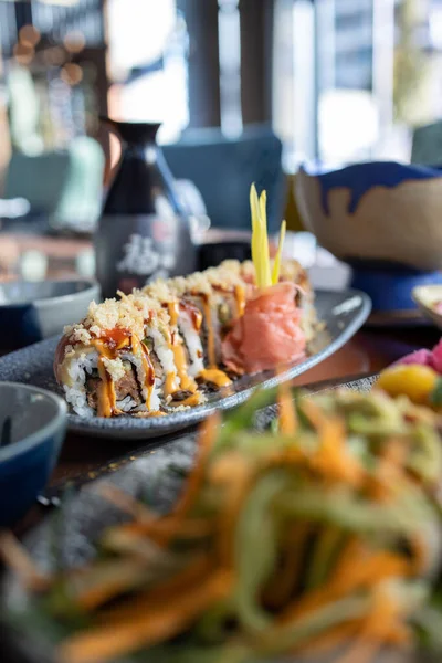 Vertical Shot Delicious Sushi Dressed Tasty Sauce — Foto de Stock