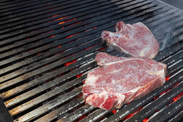 Closeup Shot Grilling Barbecue Steaks Charcoal Pan — стоковое фото