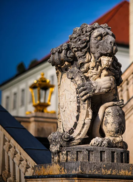 Statue Lion Front Baroque Castle Munich Germany — Foto Stock