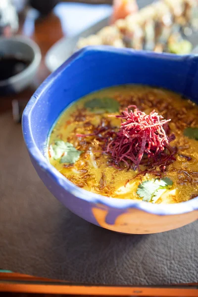 Vertical Closeup Shot Delicious Pumpkin Cream Soup Some Beet Beautiful — Fotografia de Stock