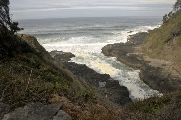 Waves Splashing Coast Windy Day — Stockfoto