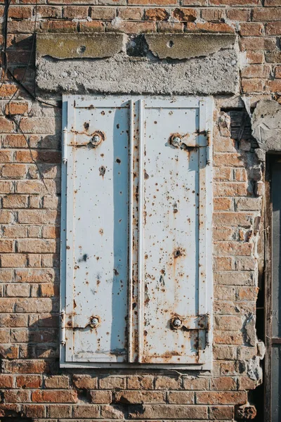 Closeup Rusty Doors Wall — 图库照片
