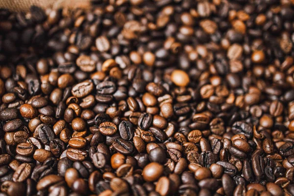 Vertical Closeup Shot Heap Fresh Coffee Beans — ストック写真