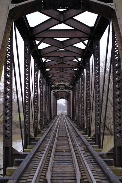 Perspective View Metal Railroad Bridge River — Zdjęcie stockowe