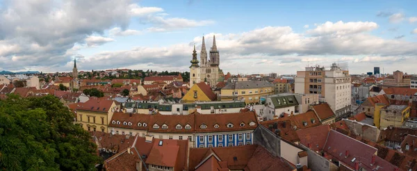Zagreb Hırvatistan Ile Ateş Ediyor Zagreb Üst Katedralinden Bir Manzara — Stok fotoğraf