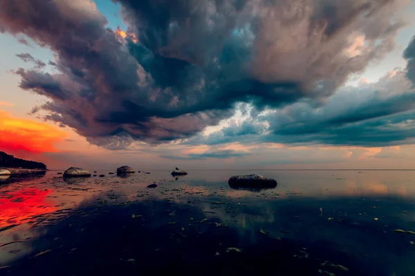 Mesmerizing View Sunset Coast Baltic Sea Lithuania Rocks Water — Stok fotoğraf