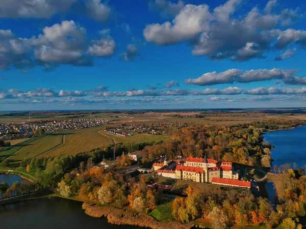 白俄罗斯Nesvizh城堡的空中景观 — 图库照片