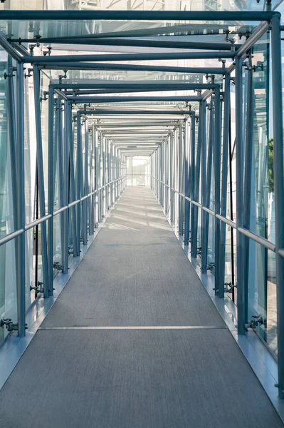Vertical Belo Corredor Vidro Moderno Edifício — Fotografia de Stock